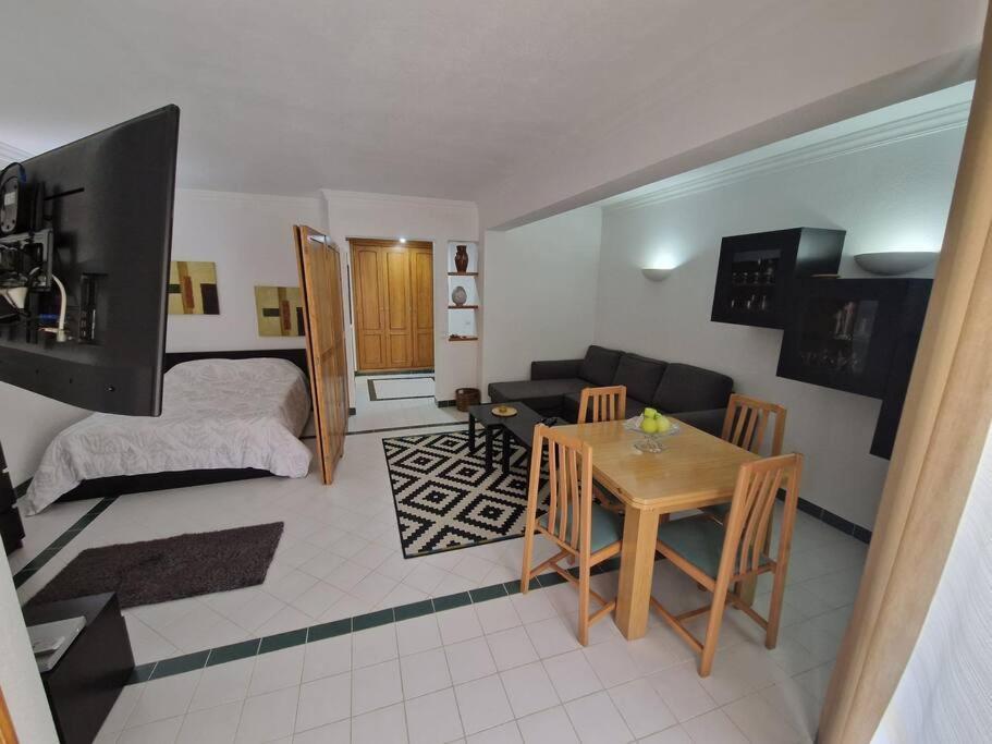 Charming Beachside Apartment- The Perfect Getaway! Albufeira Dış mekan fotoğraf