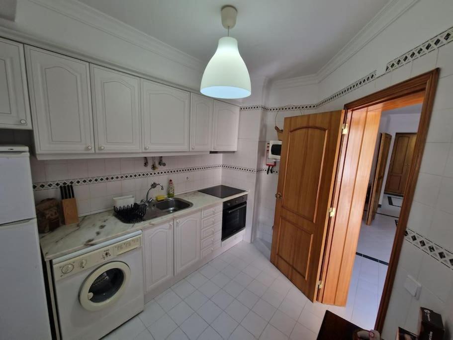 Charming Beachside Apartment- The Perfect Getaway! Albufeira Dış mekan fotoğraf