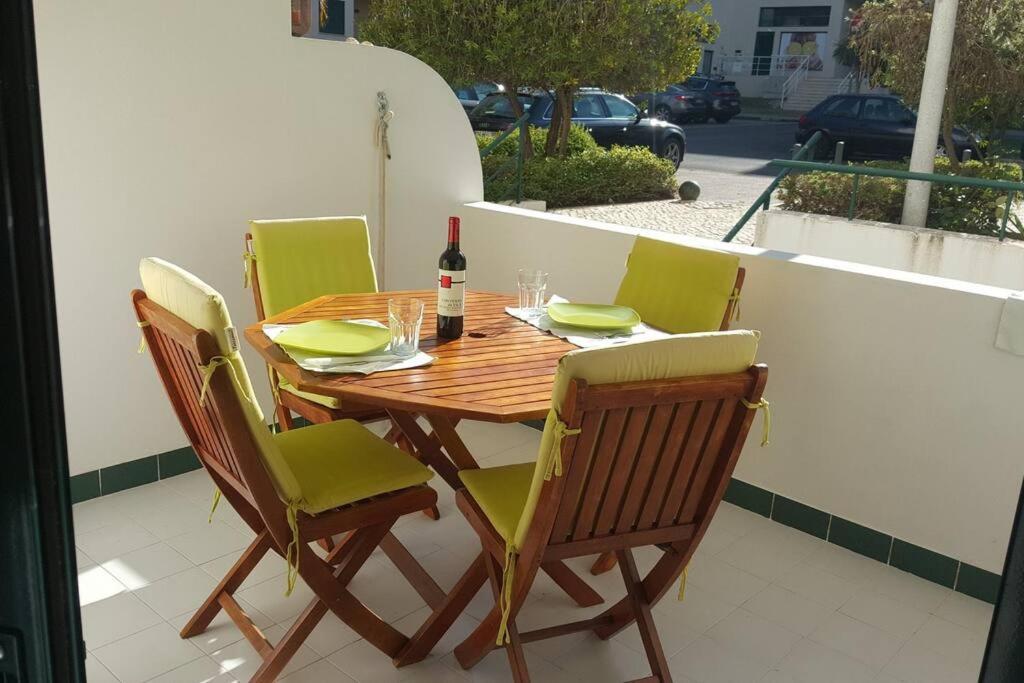 Charming Beachside Apartment- The Perfect Getaway! Albufeira Dış mekan fotoğraf