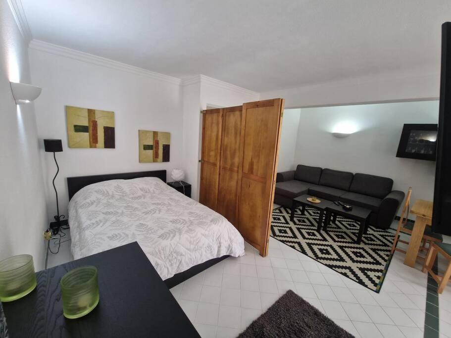 Charming Beachside Apartment- The Perfect Getaway! Albufeira Dış mekan fotoğraf