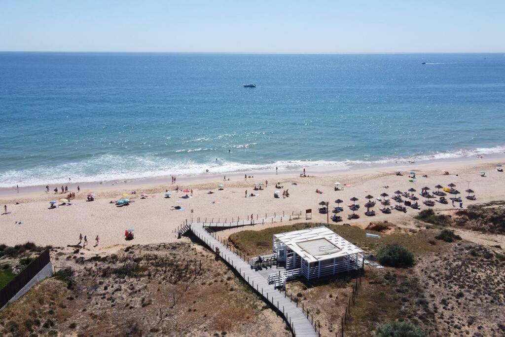 Charming Beachside Apartment- The Perfect Getaway! Albufeira Dış mekan fotoğraf