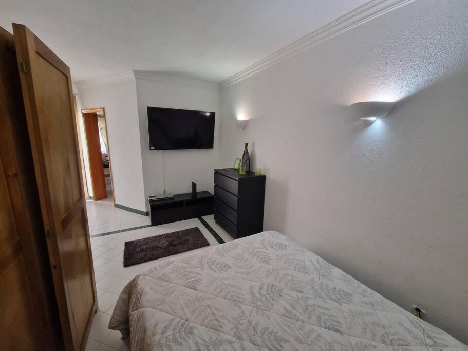 Charming Beachside Apartment- The Perfect Getaway! Albufeira Dış mekan fotoğraf